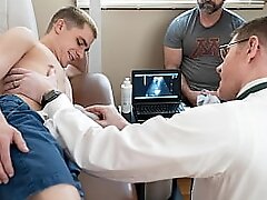 Beefy Daddy Sporting His Own Erection Intohis Stepson&#039_s Hole in Front of Doctor - Fuckcest